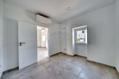 Moradia T2 para Venda em Azambujeira e Malaqueijo