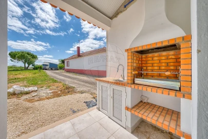 Moradia T2 para Venda em Azambujeira e Malaqueijo