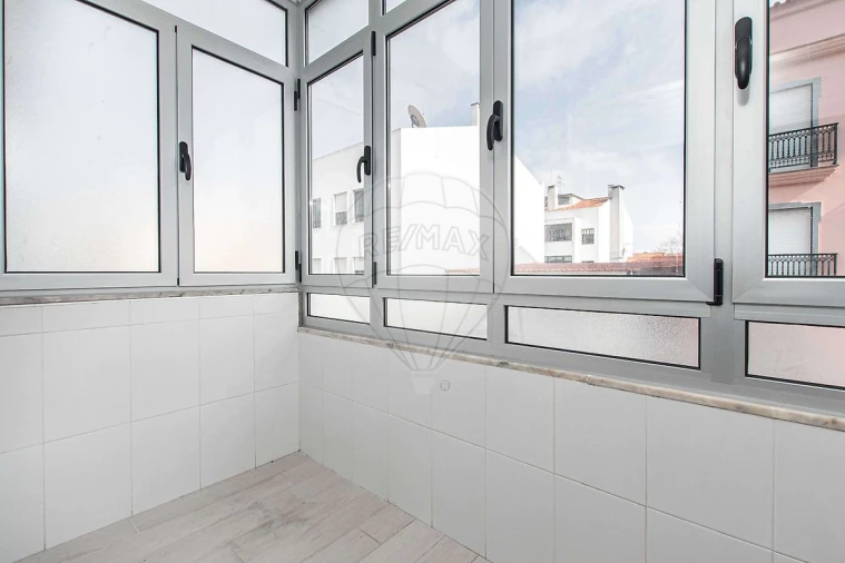 Apartamento T3 para Venda em Queluz e Belas Foto 2
