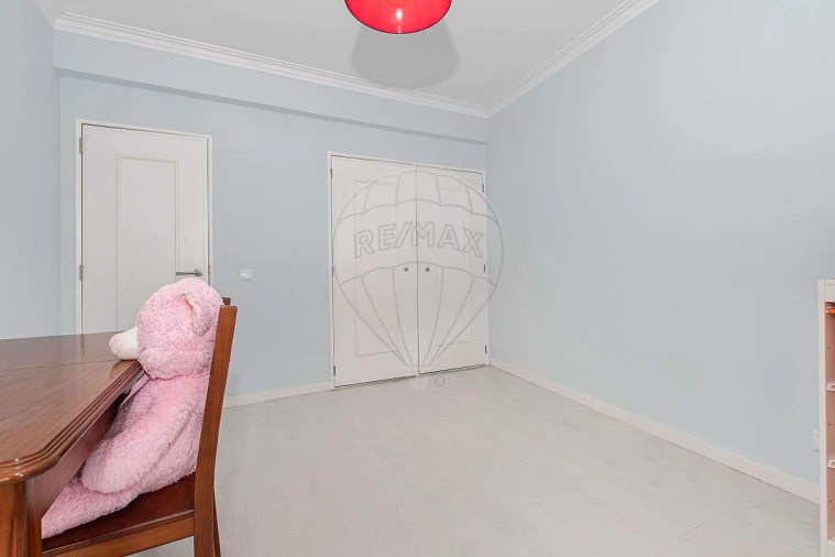 Apartamento T3 para Venda em Queluz e Belas Foto 3