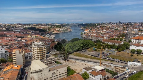 Prédio para Venda em Santa Marinha e São Pedro da Afurada