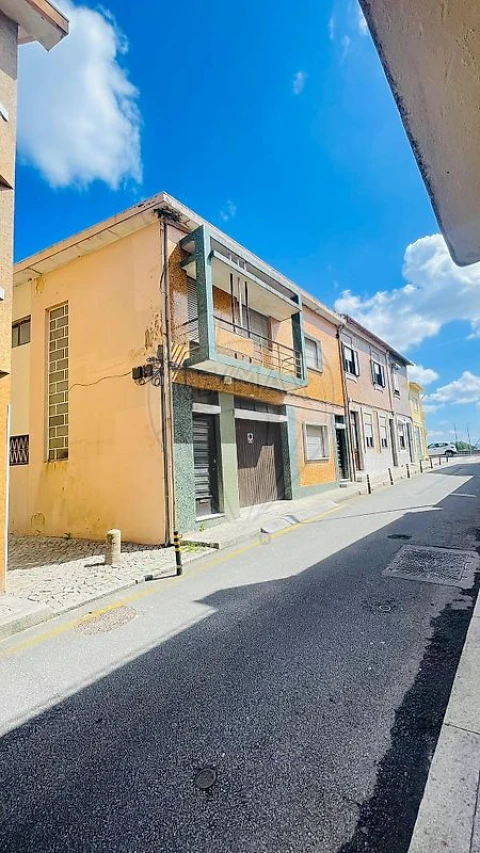 Prédio para Venda em Santa Marinha e São Pedro da Afurada