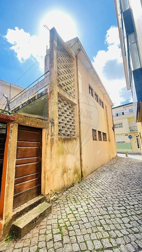 Prédio para Venda em Santa Marinha e São Pedro da Afurada