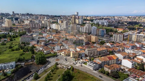 Prédio para Venda em Santa Marinha e São Pedro da Afurada