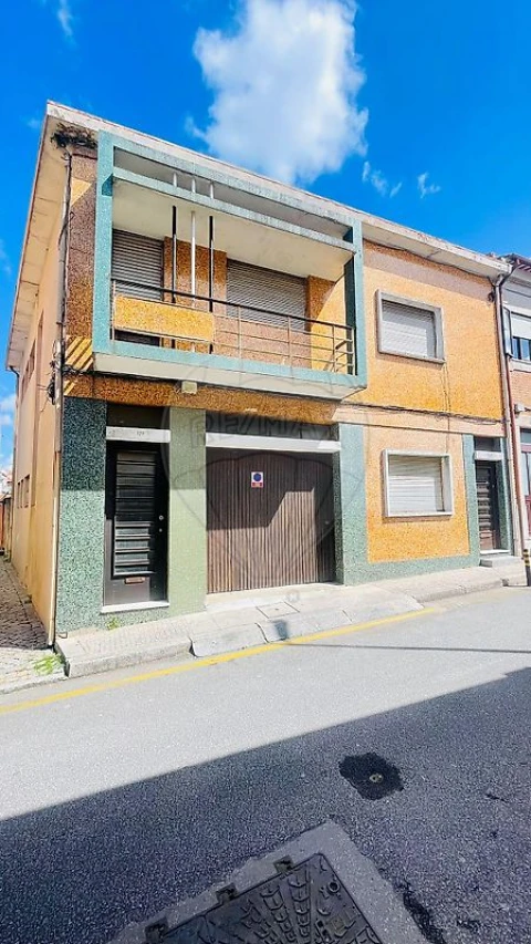 Prédio para Venda em Santa Marinha e São Pedro da Afurada