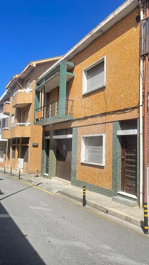 Prédio para Venda em Santa Marinha e São Pedro da Afurada