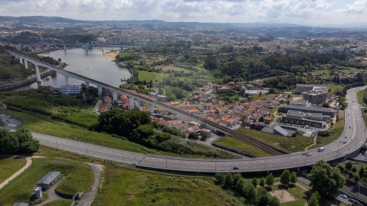 Prédio para Venda em Santa Marinha e São Pedro da Afurada Foto 14
