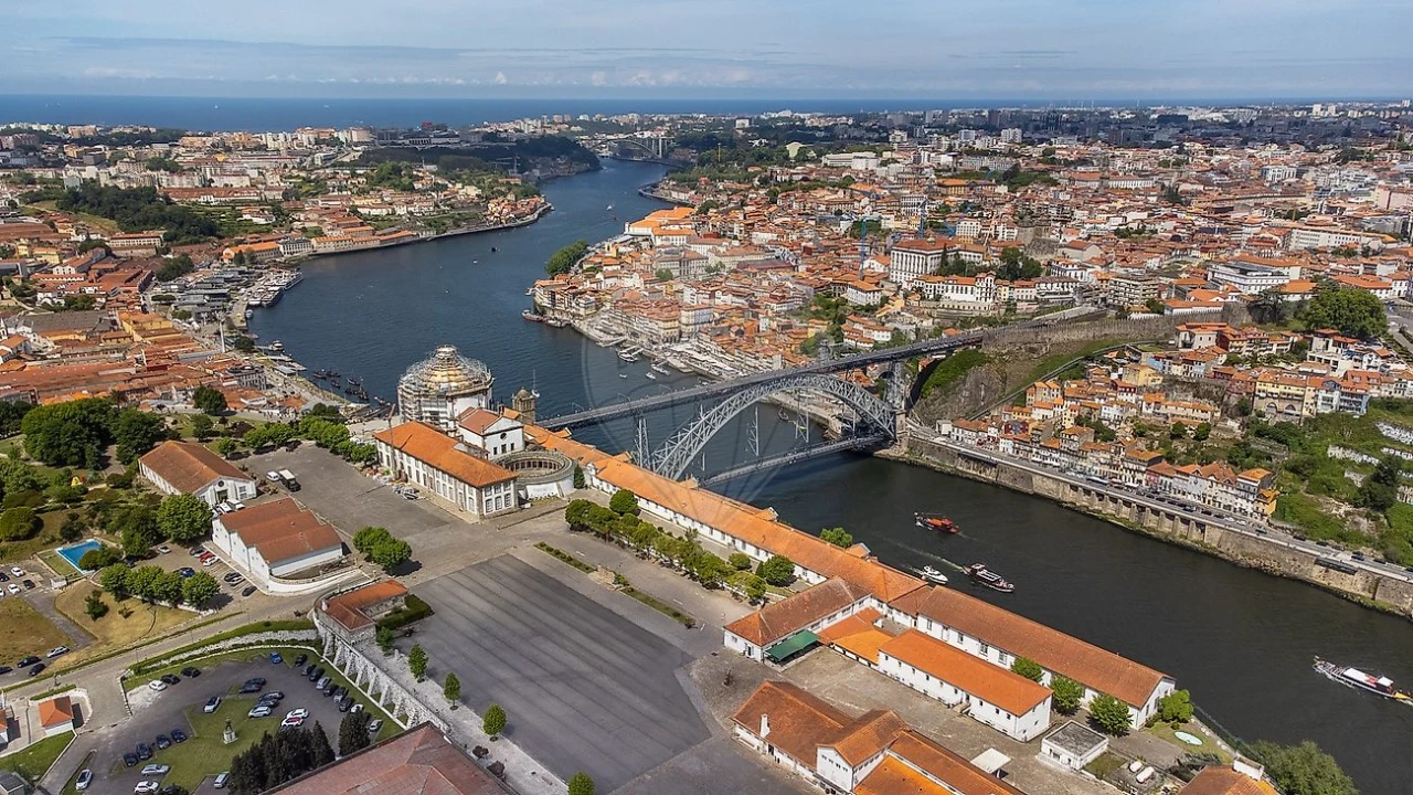 Prédio para Venda em Santa Marinha e São Pedro da Afurada Foto 19