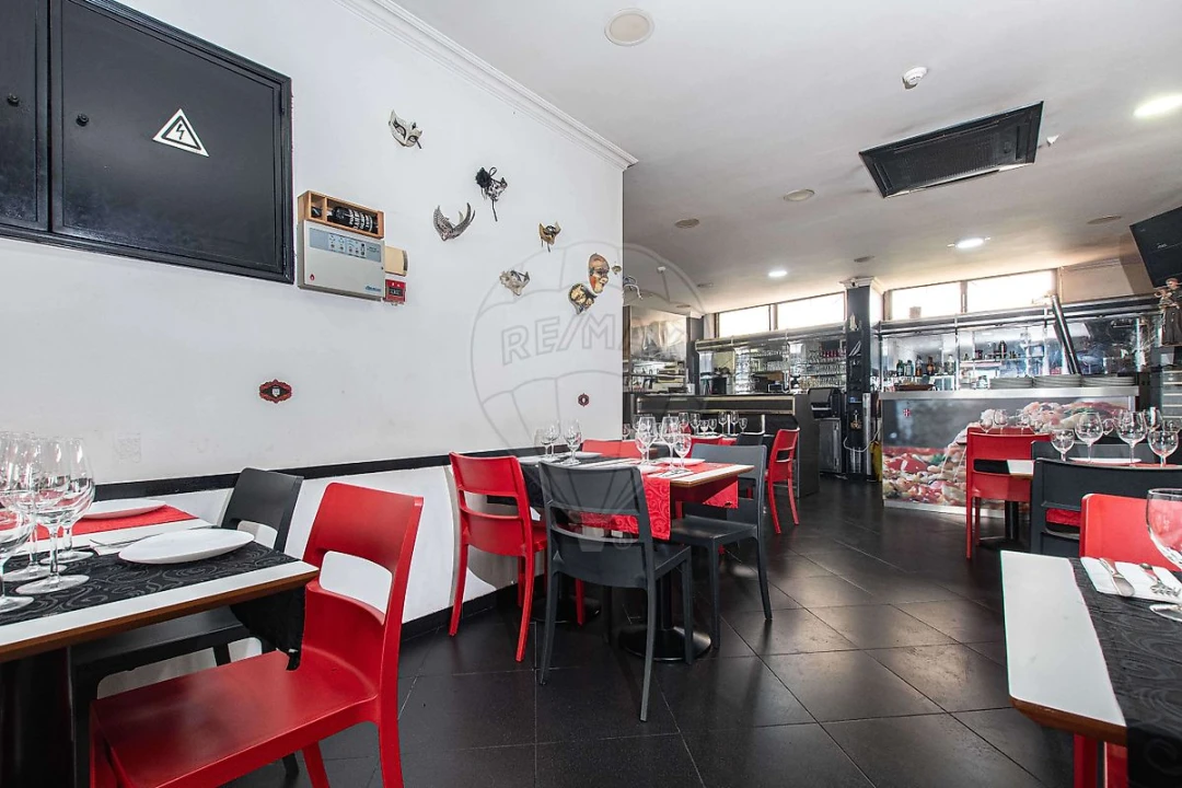 Loja para Venda em Póvoa de Santa Iria e Forte da Casa Foto 6