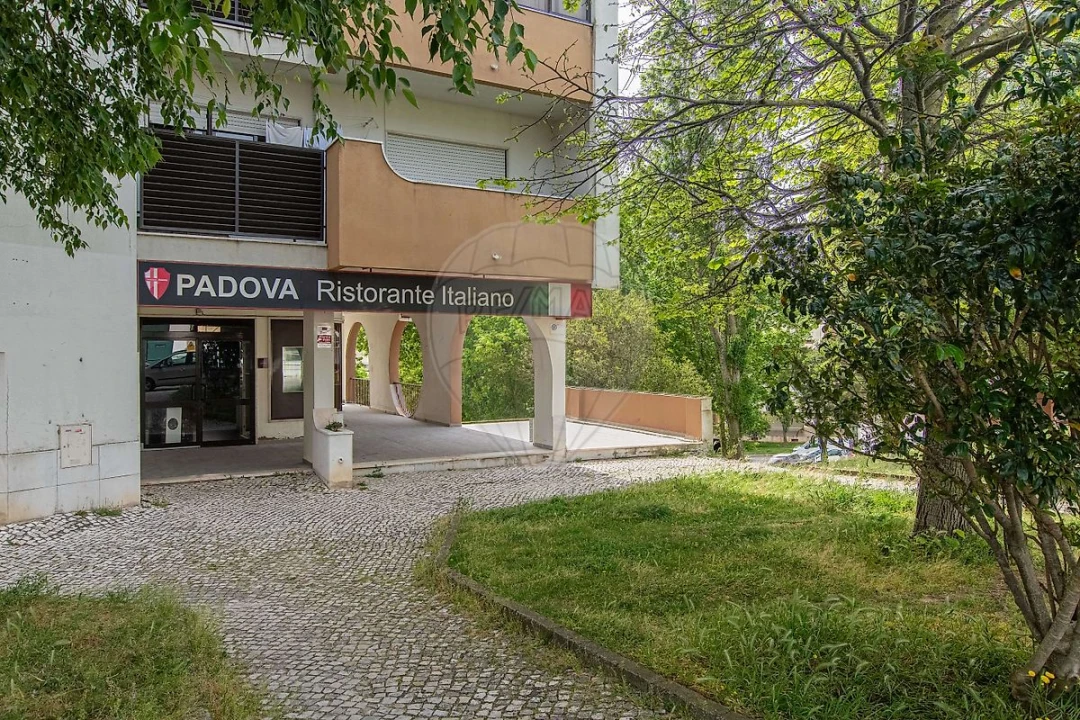 Loja para Venda em Póvoa de Santa Iria e Forte da Casa Foto 1