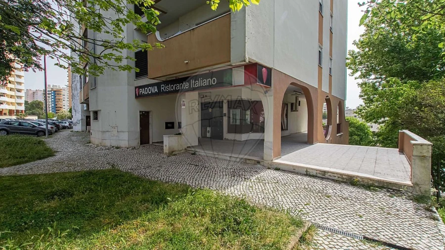 Loja para Venda em Póvoa de Santa Iria e Forte da Casa