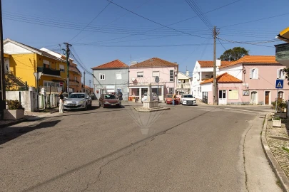 Moradia T2 para Venda em Almargem do Bispo, Pêro Pinheiro e Montelavar