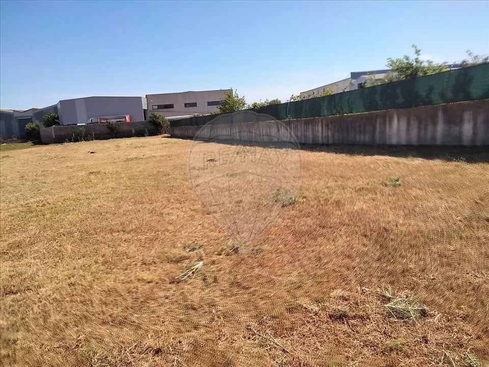 Terreno para Venda em Rio de Mouro Foto 1