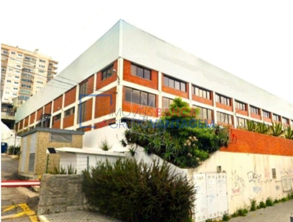 Armazém para Venda em Alfragide Foto 1