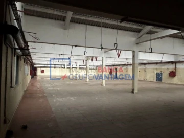 Armazém para Venda em Alfragide
