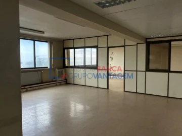 Armazém para Venda em Alfragide