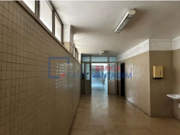 Armazém para Venda em Alfragide