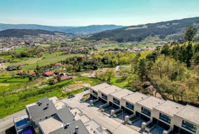 Moradia T3 para Venda em Lanhoso