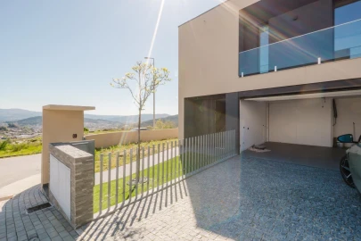 Moradia T3 para Venda em Lanhoso