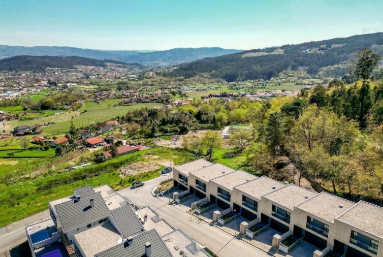 Moradia T3 para Venda em Lanhoso Foto 32