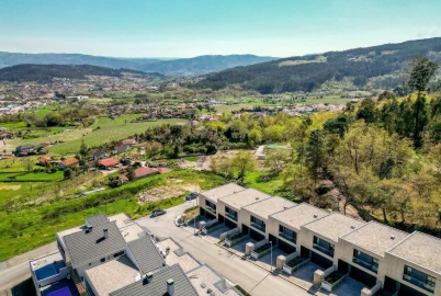 Moradia T3 para Venda em Lanhoso