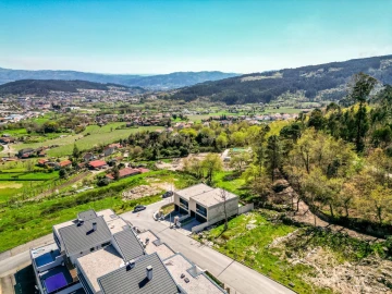 Moradia T3 para Venda em Lanhoso