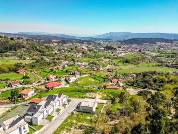 Moradia T3 para Venda em Lanhoso