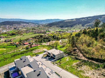 Moradia T3 para Venda em Lanhoso