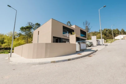 Moradia T3 para Venda em Lanhoso