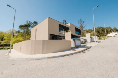 Moradia T3 para Venda em Lanhoso