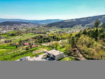 Moradia T3 para Venda em Lanhoso