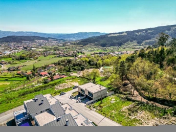 Moradia T3 para Venda em Lanhoso