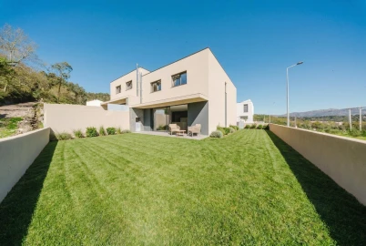 Moradia T3 para Venda em Lanhoso