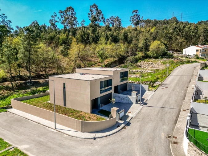 Moradia T3 para Venda em Lanhoso