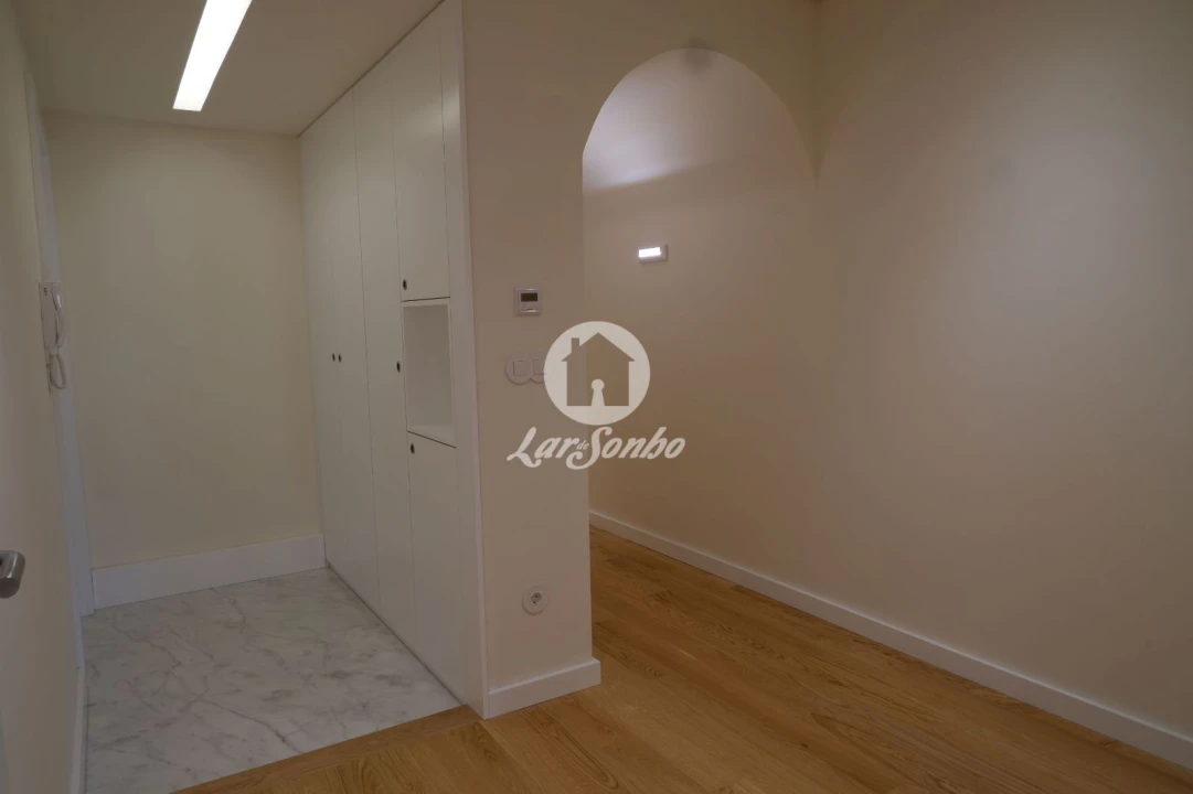 Apartamento T3 para Venda em Lordelo do Ouro e Massarelos Foto 5