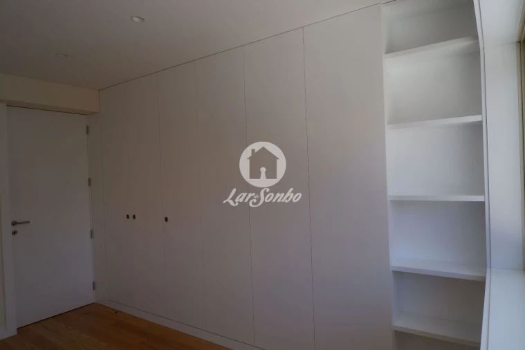 Apartamento T3 para Venda em Lordelo do Ouro e Massarelos Foto 12
