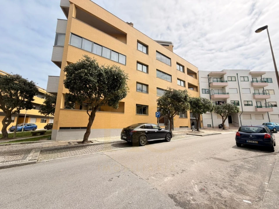 Apartamento T3 para Venda em Aver-O-Mar, Amorim e Terroso Foto 1