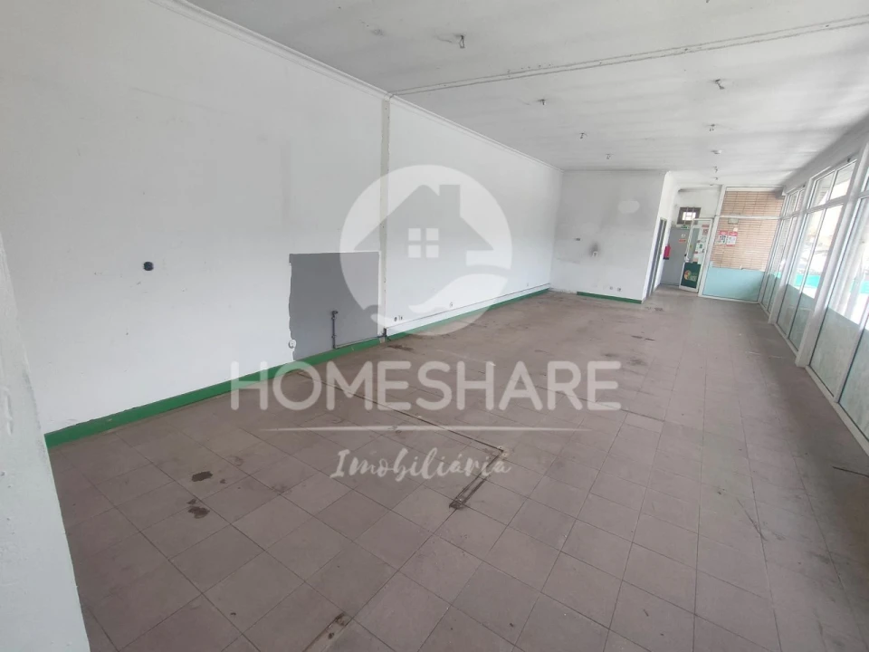 Loja para Arrendamento em Valongo Foto 1