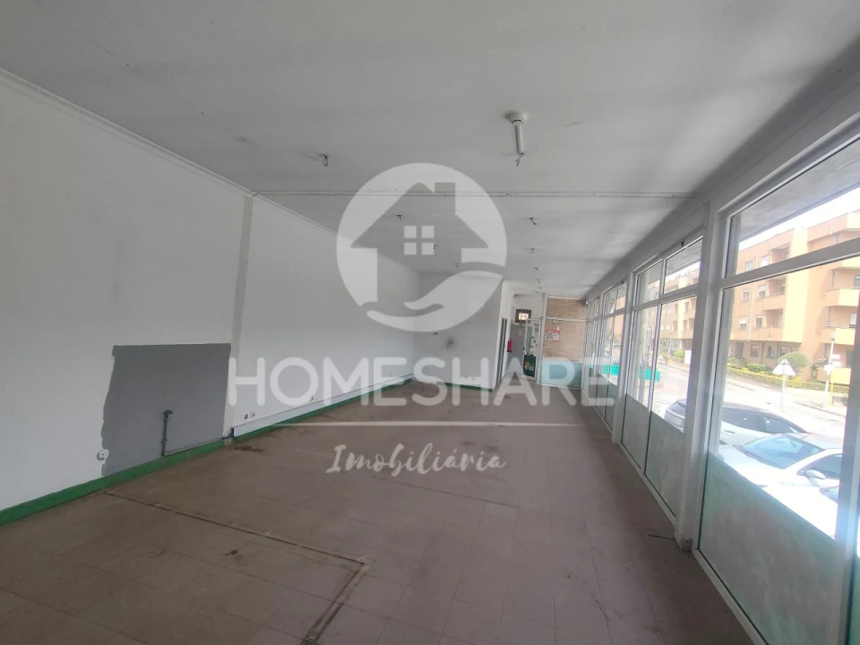 Loja para Arrendamento em Valongo Foto 2