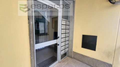 Apartamento para Venda em Queluz e Belas