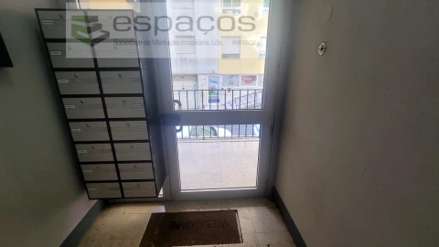 Apartamento para Venda em Queluz e Belas