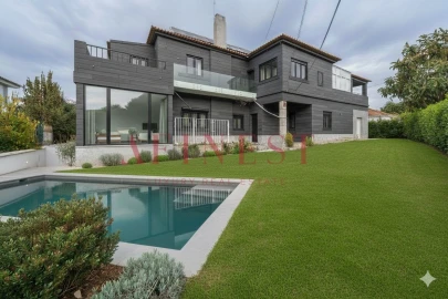 Moradia T5 para Venda em Carcavelos e Parede