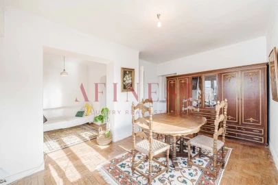 Moradia T5 para Venda em Carcavelos e Parede