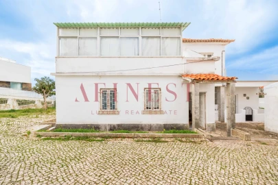 Moradia T5 para Venda em Carcavelos e Parede