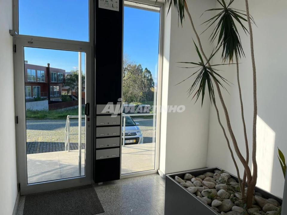 Apartamento T2 para Arrendamento em Nogueira, Fraião e Lamaçães Foto 2