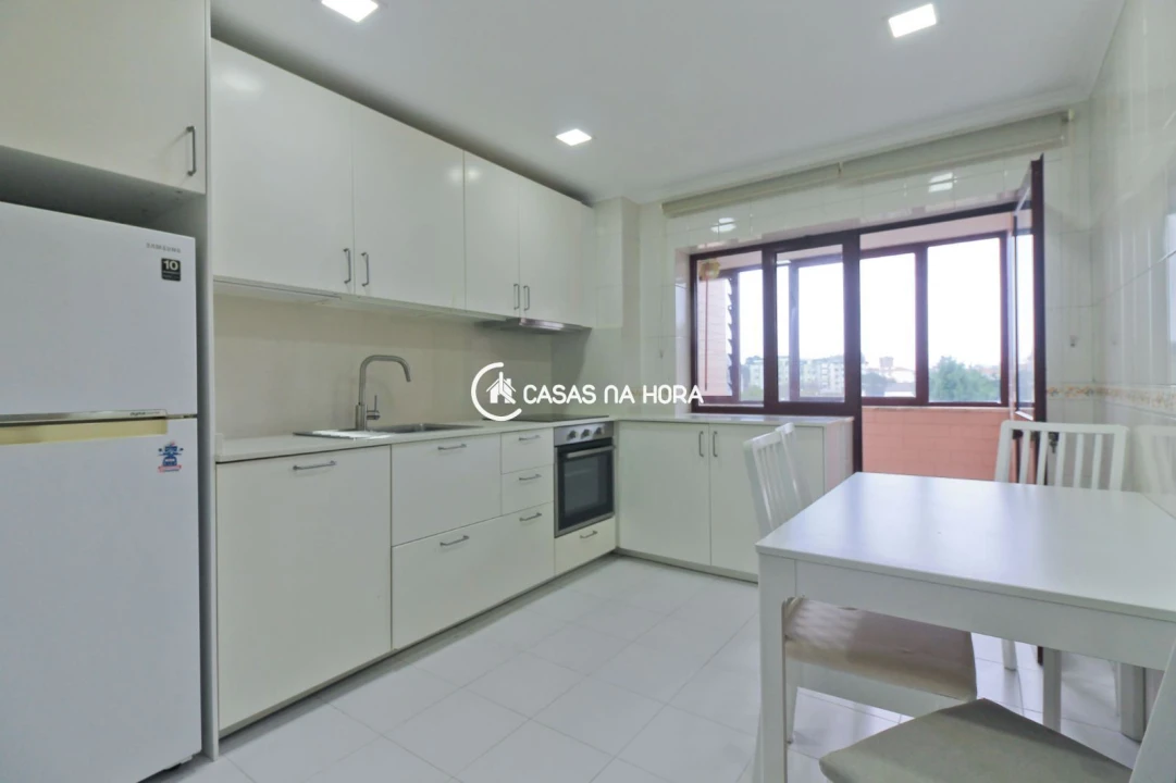 Apartamento T2 para Arrendamento em Aldoar, Foz do Douro e Nevogilde Foto 2