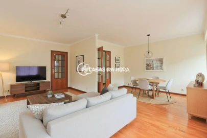 Apartamento T2 para Arrendamento em Aldoar, Foz do Douro e Nevogilde