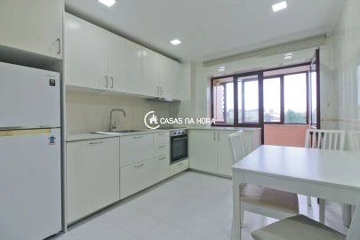 Apartamento T2 para Arrendamento em Aldoar, Foz do Douro e Nevogilde