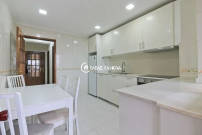 Apartamento T2 para Arrendamento em Aldoar, Foz do Douro e Nevogilde