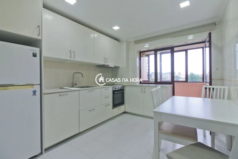 Apartamento T2 para Arrendamento em Aldoar, Foz do Douro e Nevogilde Foto 2